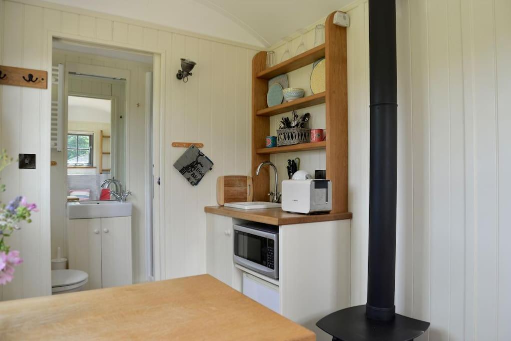 The Shepherd'S Hut @ Chichester Cottage Exterior foto